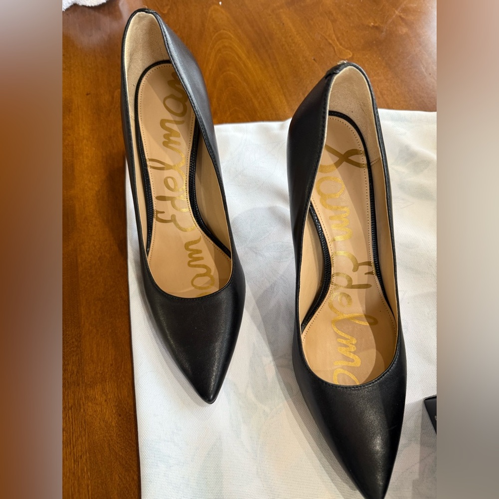 Women’s size 8 Sam Edelman black heel
Excellent condition only worn once